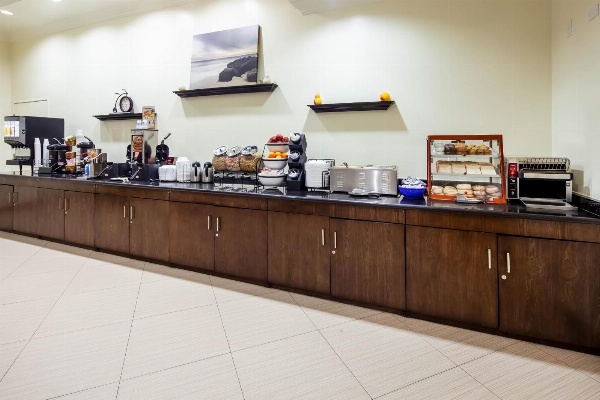 La Quinta Inn & Suites by Wyndham Inglewood image 2