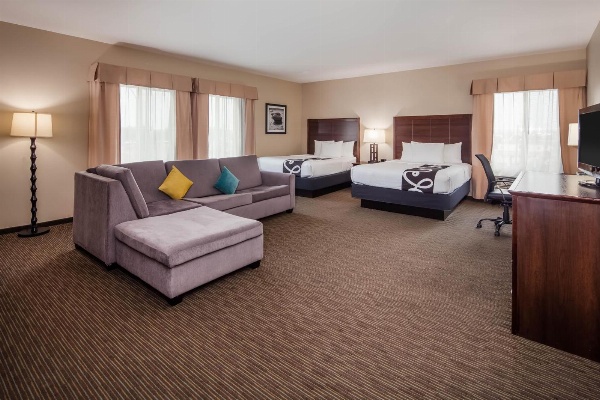La Quinta Inn & Suites by Wyndham Inglewood image 3